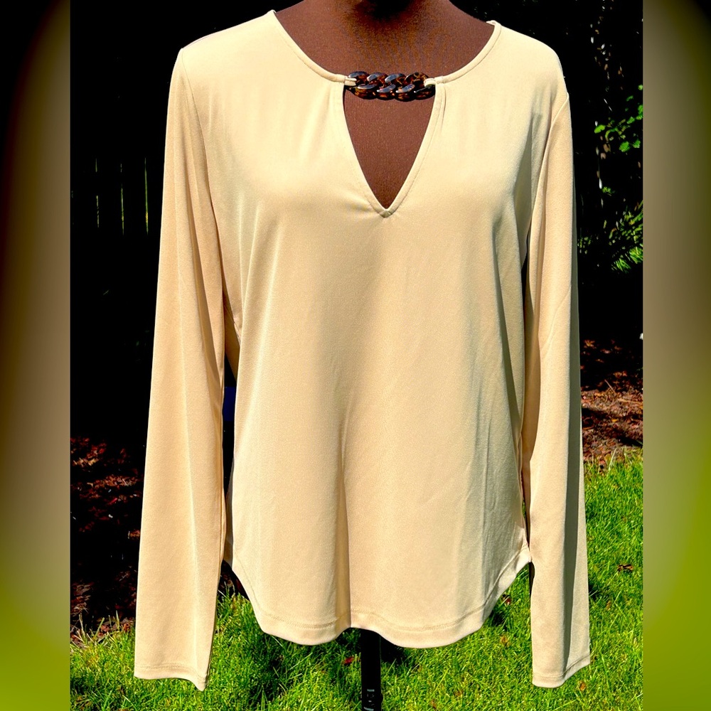 RALPH LAUREN Black Label-sL top-v-neck with tortie chain detail-neutral tan